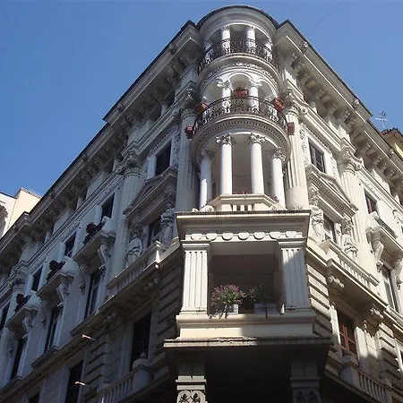 Le Petit Hotel 3*