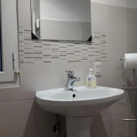 Holiday home Casa Vacanze Nonno Giulio *