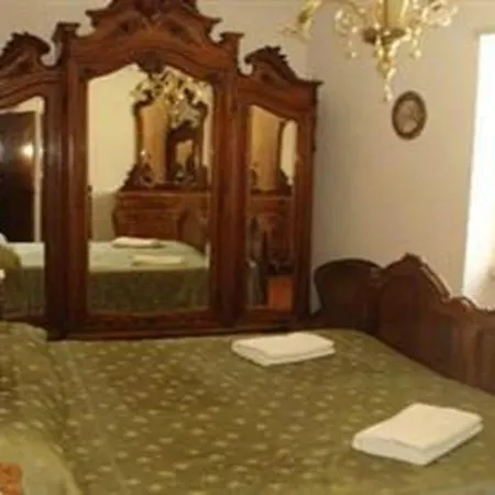 La Vie Est Belle Apartment