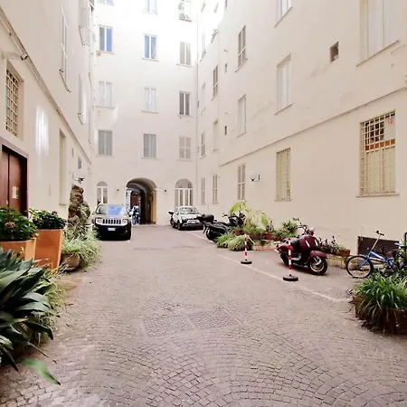 Via Cola Di Rienzo 285 Appartamento