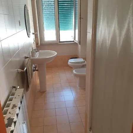 Esquilino Di Yan