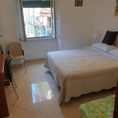 Esquilino Di Yan Penzion *
