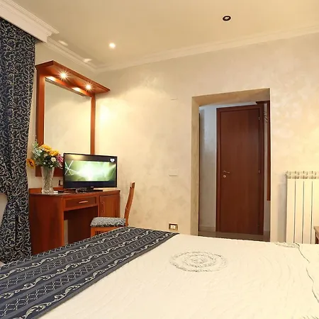 Adorasuite 3*