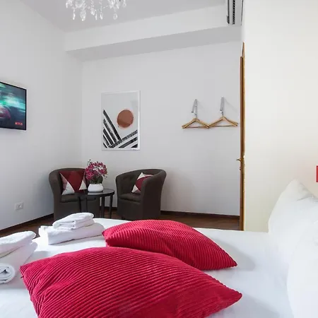 Pantheon Apartment *