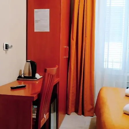 Everest Hotel
