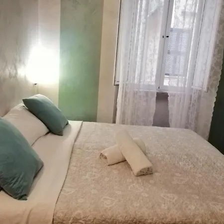 Holidays Hostel *