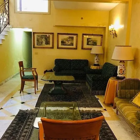 Champagne Garden Hotel 4*