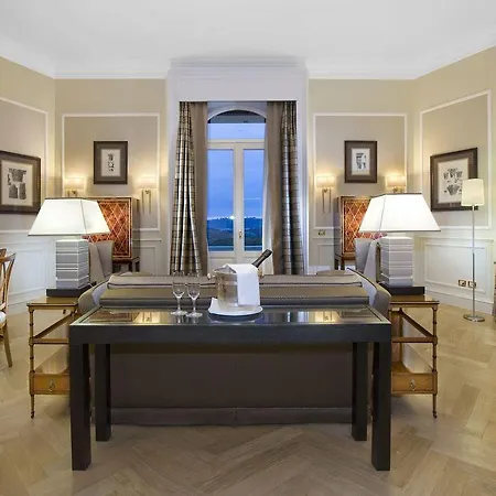 מלון Marriott Grand Flora 4*