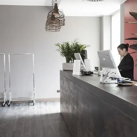 V99 Hotel