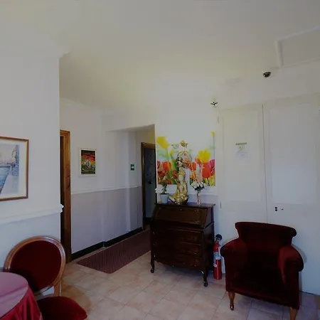 Sweet Hotel 2*