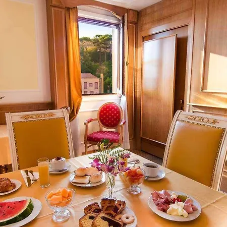 Hotel Residenza Paolo Vi 4*