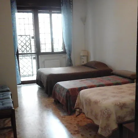 Near Metro' Line - Only Wc In The 15 Minutes To Termini Station 20 To Spagna Square - In The Night Bus Bed & Breakfast Roma