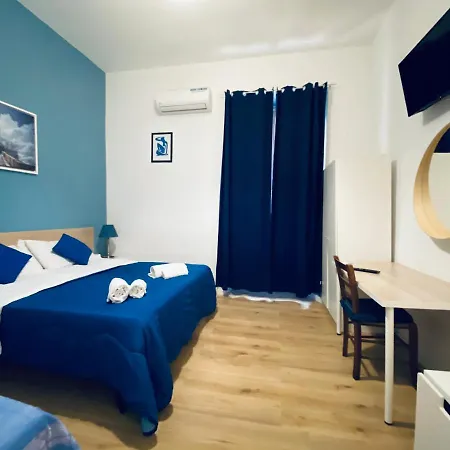 Freedom Traveller Hostel *