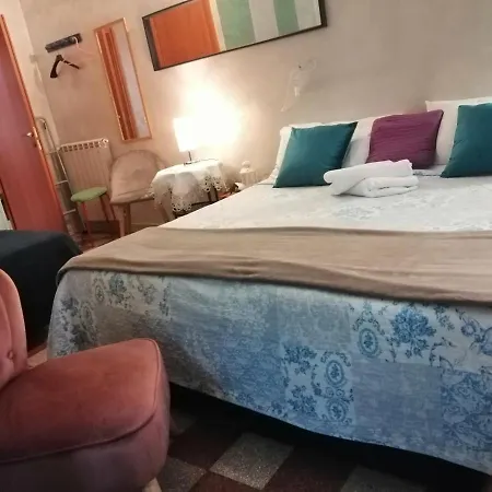 Holidays Hostel *