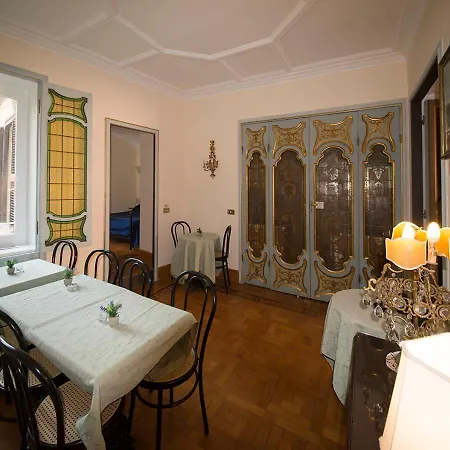 Martina House Bed & Breakfast 3*