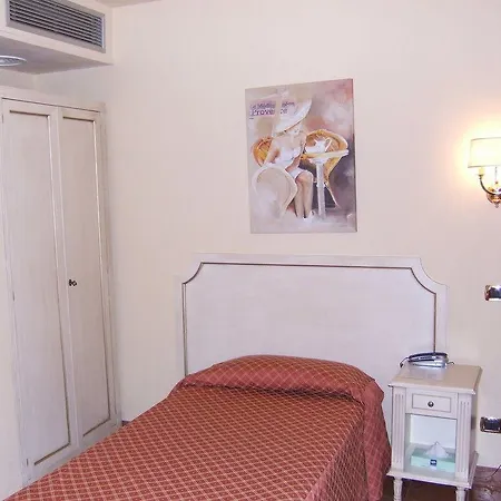 Quadrifoglio Eur Hotel 3*