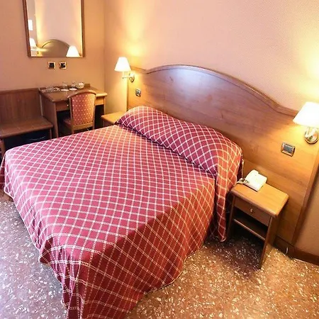 Derby Hotel 3*