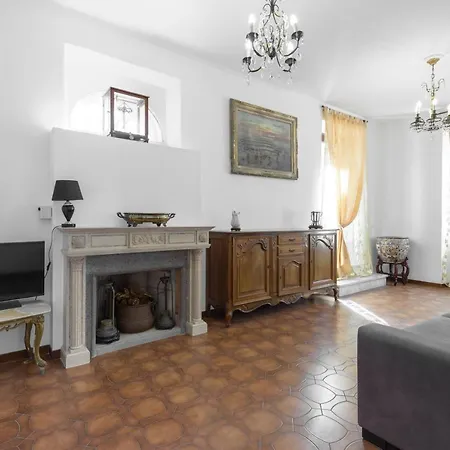 Cornelia Penthouse *