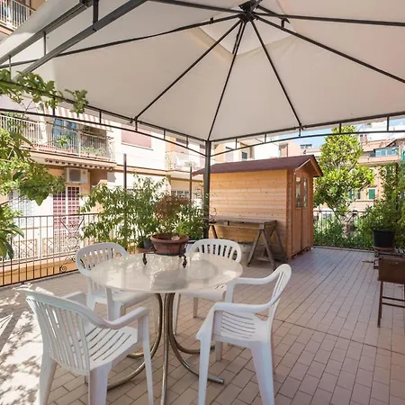 Cornelia Penthouse Bed & Breakfast Rome