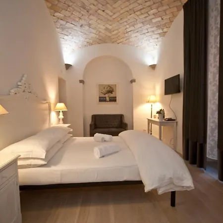 La Finestra Sul Colosseo Bed & Breakfast *