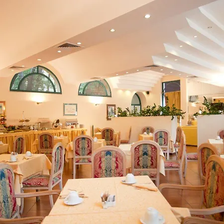 Aldrovandi Hotel 4*