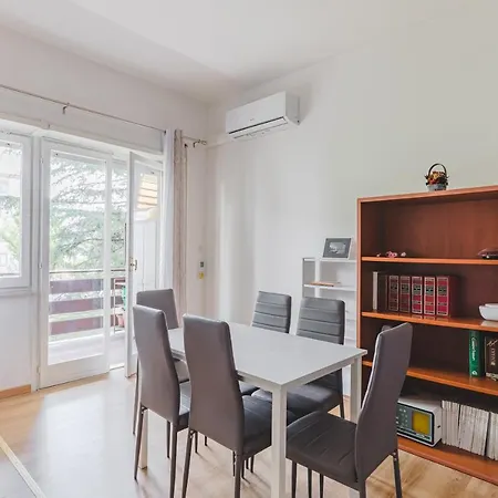 Pelizzi Apartment, 5 Persone, 2 Camere, Balcone, Cinecitta Apartament Rzym