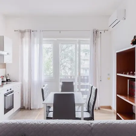 Appartamento Pelizzi Apartment, 5 Persone, 2 Camere, Balcone, Cinecittà *