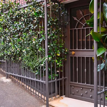 Regal House Capucci 6 Guest house Rome