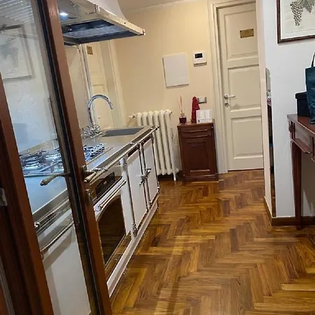 Guest house Regal House Capucci 6 Rome