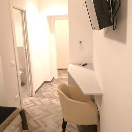 Frattina Ff Italian Guest house Rome