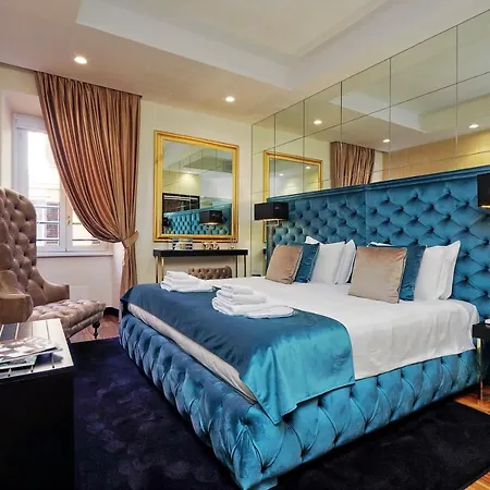 Trevi Diamond Luxury Suites & Jacuzzi
