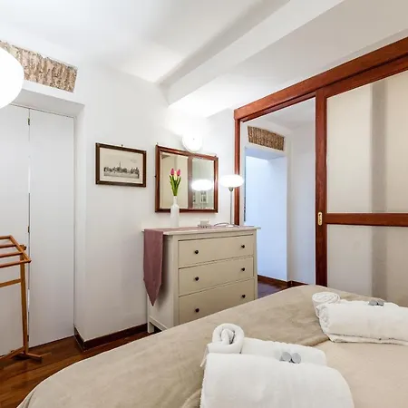 Irex Popolo Square Private Appartement *