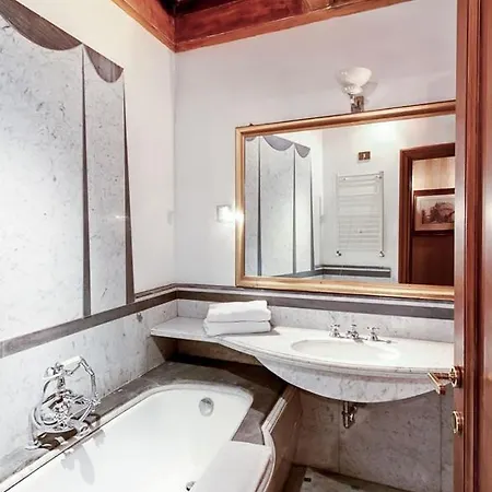 Aparthotel Castle Of Glamour Xvi Century Luxury 4*