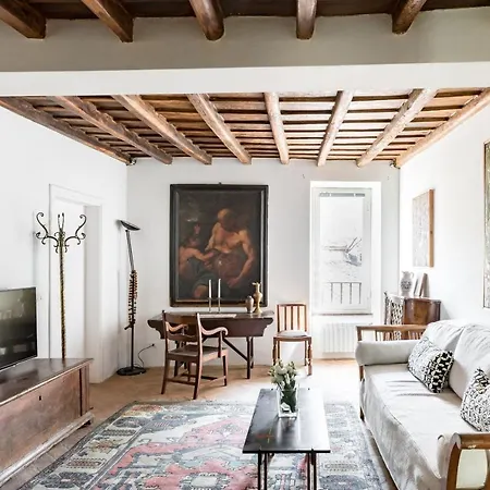 Classic And Chic In Trastevere Apartment *