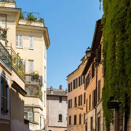 Classic And Chic In Trastevere Rome