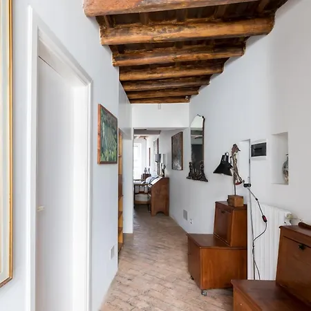 Classic And Chic In Trastevere Rome