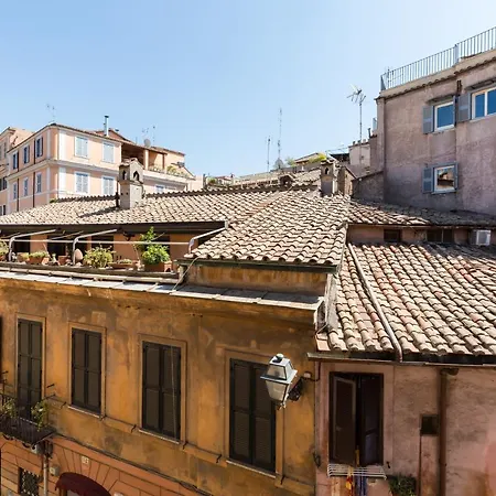 Classic And Chic In Trastevere Apartment