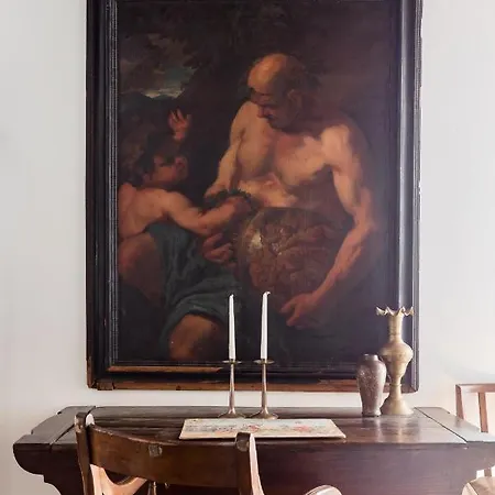 Classic And Chic In Trastevere Rome