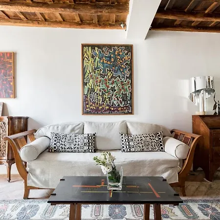 Classic And Chic In Trastevere Apartment