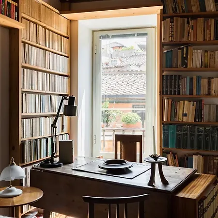 Classic And Chic In Trastevere Apartment