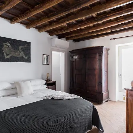 Classic And Chic In Trastevere Rome