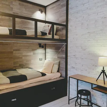 V House Homestay