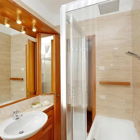 Frattina Family Romantic Superior Apartament Rzym