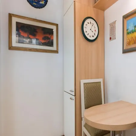 Luxury Apt With Colosseum View Apartment *