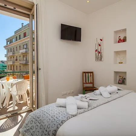 Apartment Many Days *