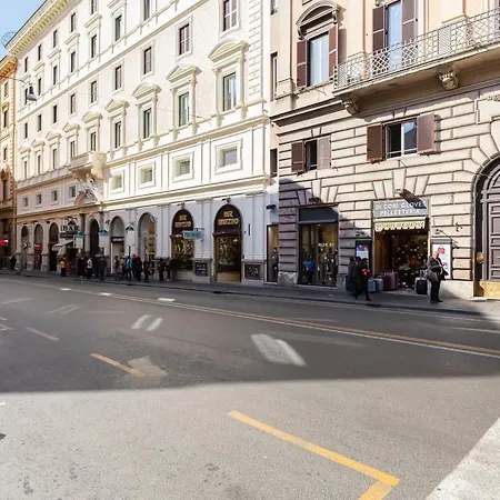 Trevi Fountain Deluxe - Your Italian Holidays Апартаменты *