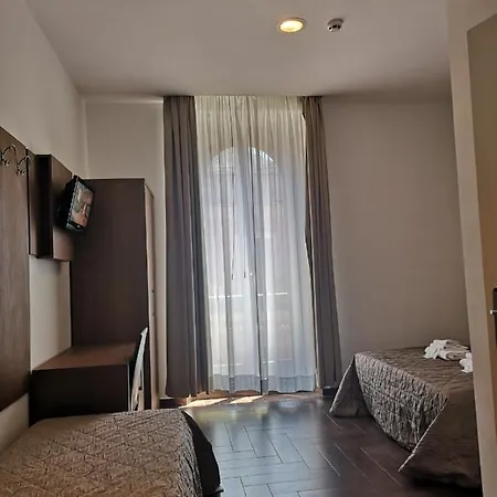 Hotel Travellers 2*