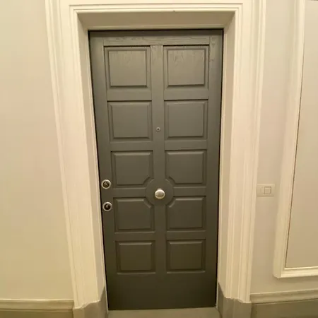 Luxury White House Apartment