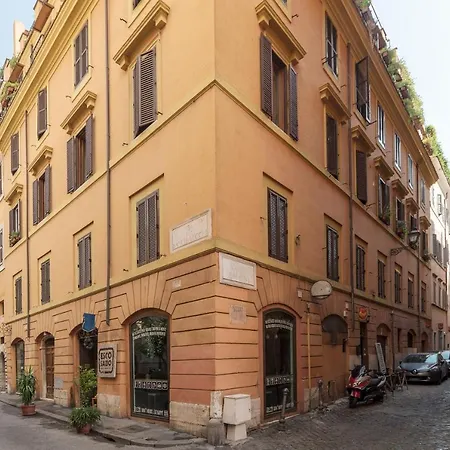 Piazza Navona Elegant Apartment *