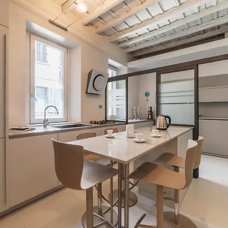 Piazza Navona Elegant Apartment *